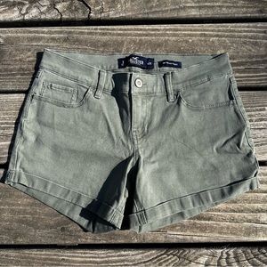 Hollister khaki shorts in olive green
